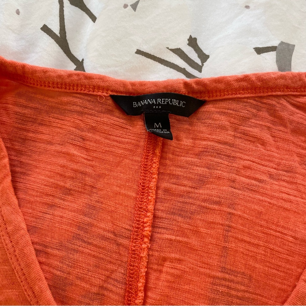 Banana Republic Orange tee - Picture 2 of 4